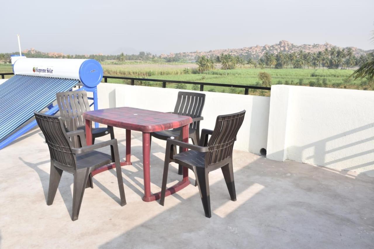 Coconut Homestay Hampi Zewnętrze zdjęcie