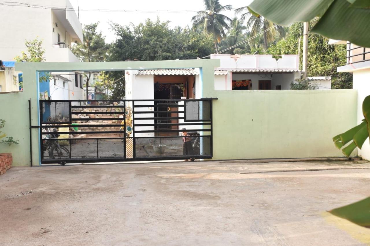 Coconut Homestay Hampi Zewnętrze zdjęcie